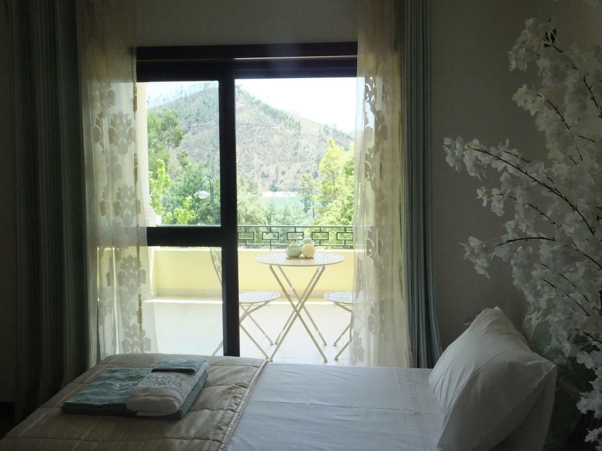 Апартаменты Apartamento Rio Zezere Феррейра-ду-Зезери Экстерьер фото